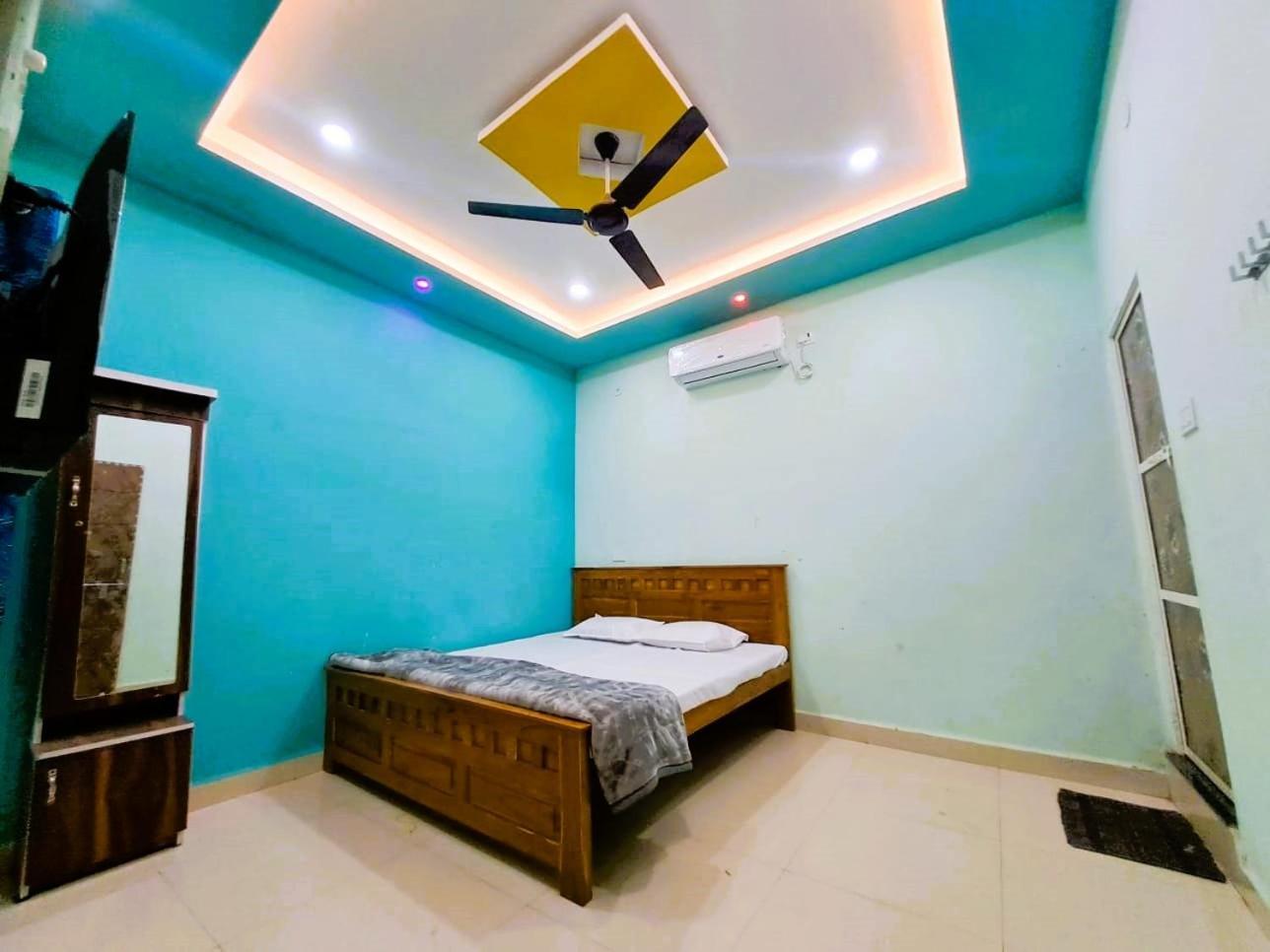 Utsav Lodge And Mangal Bhavan Pipariā エクステリア 写真