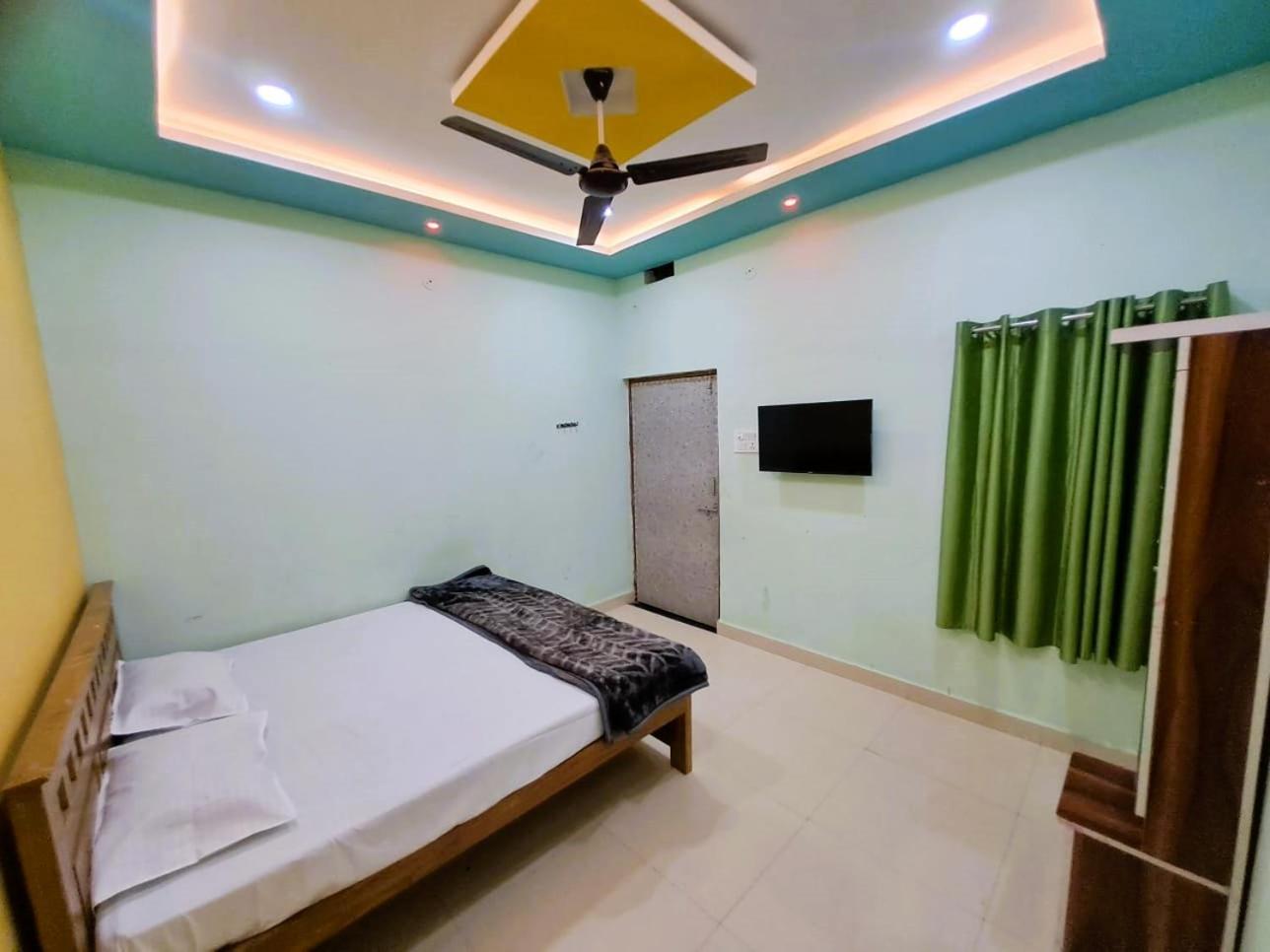 Utsav Lodge And Mangal Bhavan Pipariā エクステリア 写真