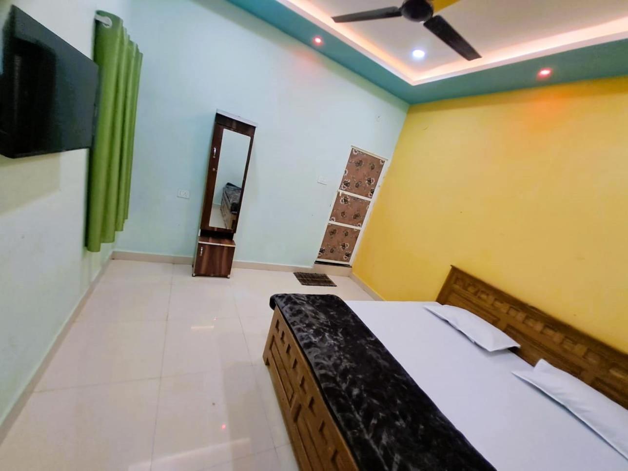 Utsav Lodge And Mangal Bhavan Pipariā エクステリア 写真