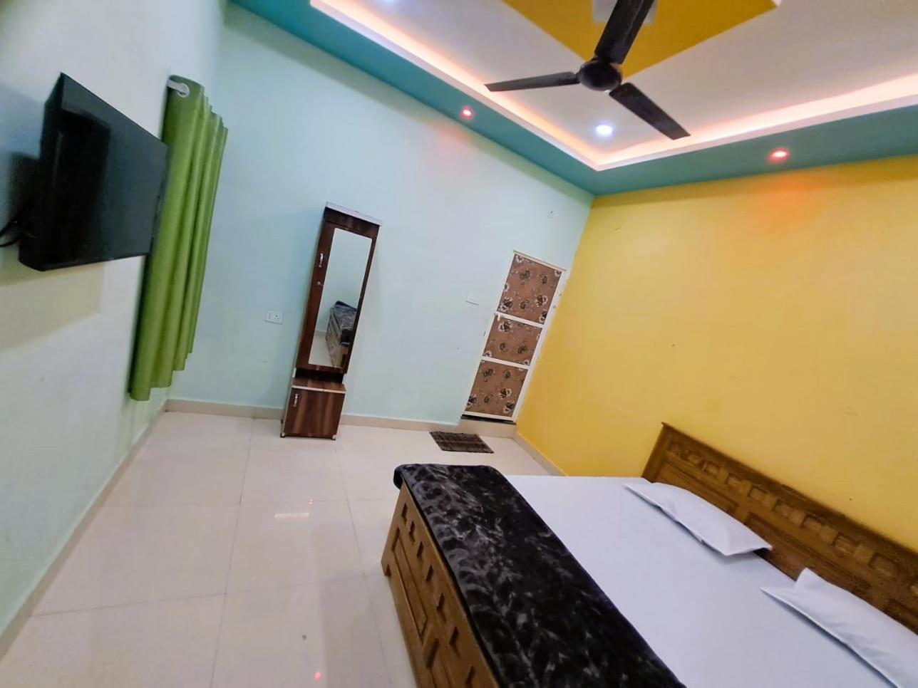 Utsav Lodge And Mangal Bhavan Pipariā エクステリア 写真